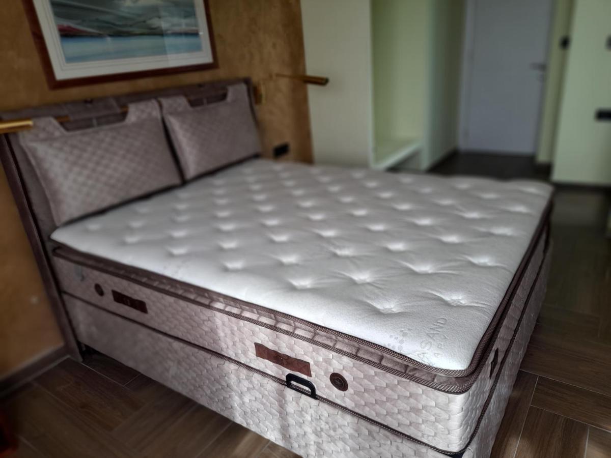 Hotel Super 8 Skopje Esterno foto