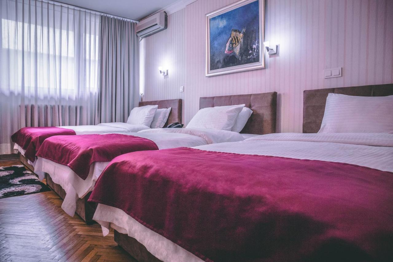 Hotel Super 8 Skopje Esterno foto